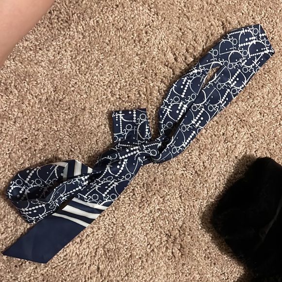 Medium - Picture 2 of 2